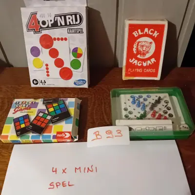 Assortiment van 4 stuks mini-spellen waaronder een 4 op 'n rij kaartspel van Hasbro Gaming, Black Jaguar speelkaarten, Tricky Cube Game van Noris e… – kavel bij Goeiendeal, Lommel