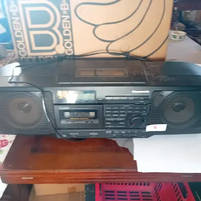 Draagbare radio-cassettespeler / boombox met dubbel cassettedeck, merk Panasonic (Lot: 8) – kavel bij Goeiendeal, Lommel