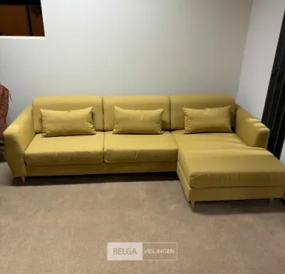 Hoekbank Okergeel 4-zitter met lounge 270x150 cm – kavel bij Belga Veilingen, Poppel