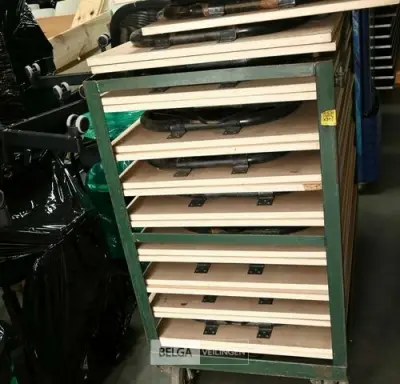 Vouwtafels met kar (20x) – kavel bij Belga Veilingen