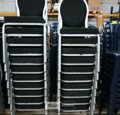 Banketstoelen (21x) – kavel bij Belga Veilingen