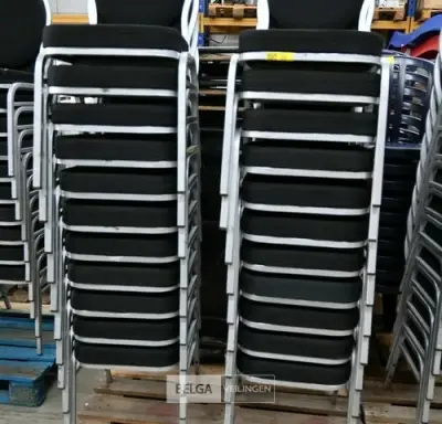 Banketstoelen (23x) – kavel bij Belga Veilingen