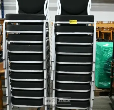 Banketstoelen (23x) – kavel bij Belga Veilingen