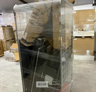 1x Kar TV's kavel exclusief de kar – kavel bij Belga Veilingen, Poppel
