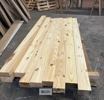 1x Pak houten balken 245cm lang 13,8cm breed 8,8cm dik – kavel bij Belga Veilingen, Poppel
