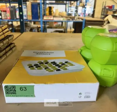 1 Olijvenschaal + appeldoosjes – kavel bij Belga Veilingen