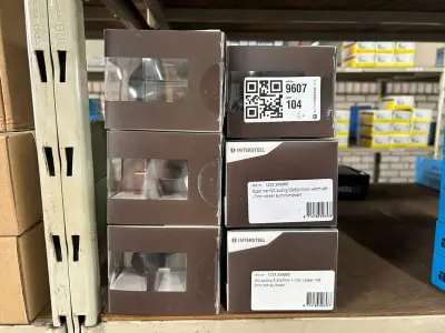 6x Rozet met WC-sluiting 50x50x10 mm + 8 mm stift+ 7mm nokken aluminium/zwart Intersteel – kavel bij Onlineveilingmeester, Hoogeveen
