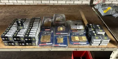 Ca. 82x Hangslot messing ABUS, Oxloc – kavel bij Onlineveilingmeester, Hoogeveen