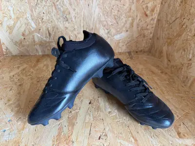 Voetbalschoenen - paar Dores – kavel bij Onlineveilingmeester
