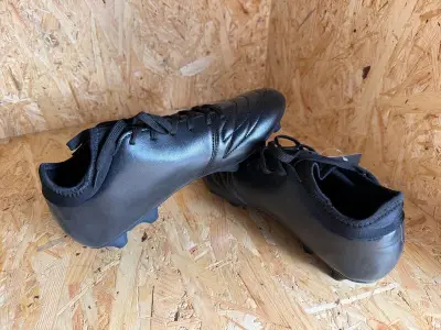 Voetbalschoenen - paar Dores – kavel bij Onlineveilingmeester
