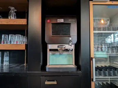 Koffiemachine Douwe Egberts, Cafitesse Excellence Compact, bouwjaar 2019 – kavel bij Onlineveilingmeester, Hengelo