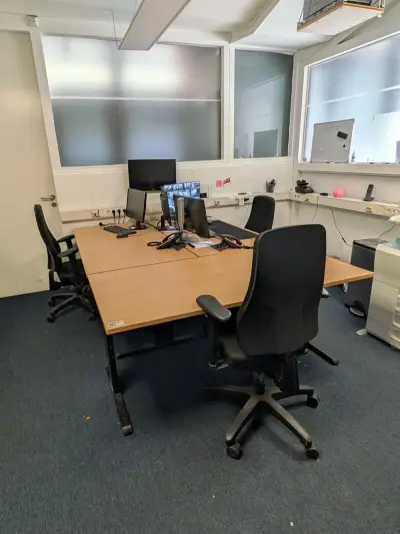 3x Bureautafel – kavel bij Onlineveilingmeester, Hengelo