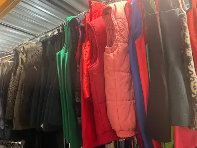 Ca. 47x Vrouw, gilets en bodywarmers – kavel bij Onlineveilingmeester, Drachten