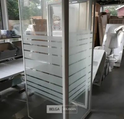 1 x Douchedeur 80 + wand 75 cm showmodel – kavel bij Belga Veilingen, Oudsbergen