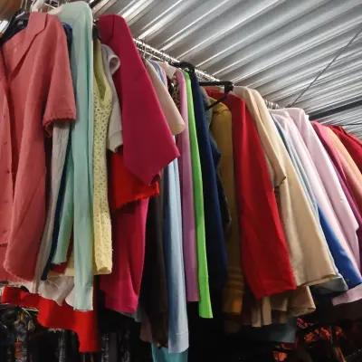 Ca. 89x Ouderwetse vestjes en man/ vrouw colberts – kavel bij Onlineveilingmeester, Drachten