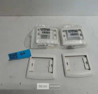 6 x Niko afdekplaat 1V oud model wit – kavel bij Belga Veilingen, Oudsbergen