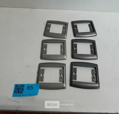 6 x Niko afdekplaat 1V oud model 3 x brons + 3 x antraciet – kavel bij Belga Veilingen, Oudsbergen