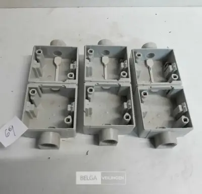 3 x Niko hydro opbouwdoos 2V 1+1 ingang oud model – kavel bij Belga Veilingen, Oudsbergen