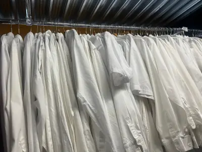 Ca. 68x Man, witte overhemden – kavel bij Onlineveilingmeester, Drachten