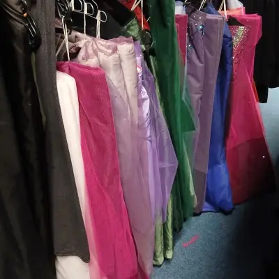 Ca. 41x Vrouw, ballet/ theaterkleding (traviata) – kavel bij Onlineveilingmeester, Drachten
