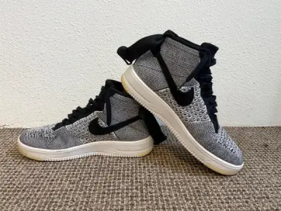 Nike Air Force 1 Ultra Flyknit Mid – maat 44 – kavel bij XL Auctions