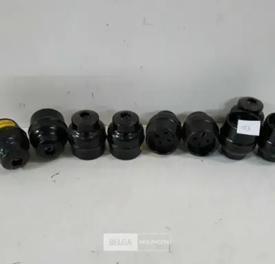 9 x Stekker 4P plat-rond – kavel bij Belga Veilingen, Oudsbergen