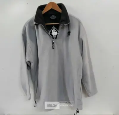 1 x Fleece trui korte rits licht grijs M – kavel bij Belga Veilingen, Oudsbergen