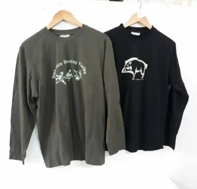 2 x T-shirt lange mouwen met print L – kavel bij Belga Veilingen, Oudsbergen