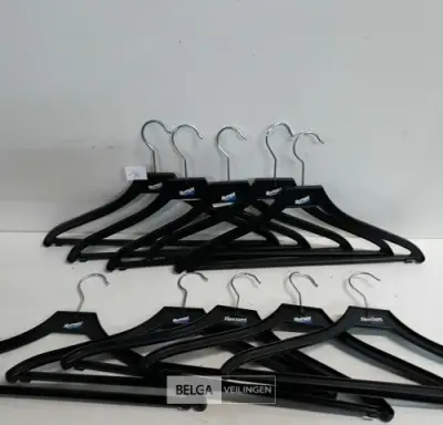 6 x Kapstok pvc Fristads gebruikt – kavel bij Belga Veilingen, Oudsbergen