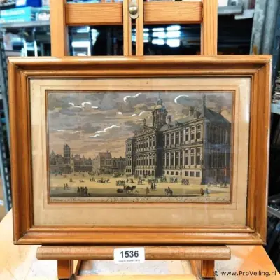 Handgekleurde gravure van het voormalige stadhuis van Amsterdam (het huidige Koninklijk Paleis Amsterdam) op de Dam – kavel bij ProVeiling, Wageningen