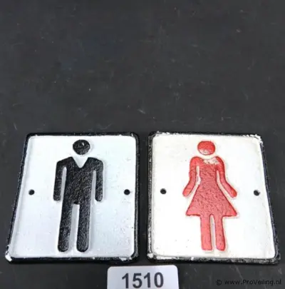 2 ijzeren schilden man/vrouw – kavel bij ProVeiling
