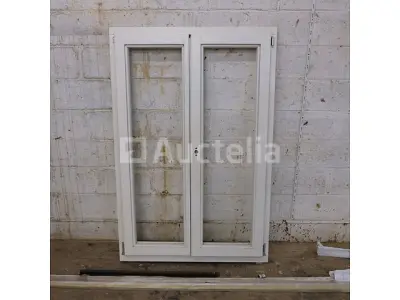Houten raam IV 68 mm (Meranti), zonder beglazing, onvolledige beslagen Gebeitste afwerking (kleur dicht bij RAL 9003) – kavel bij Auctelia, Sankt Vith