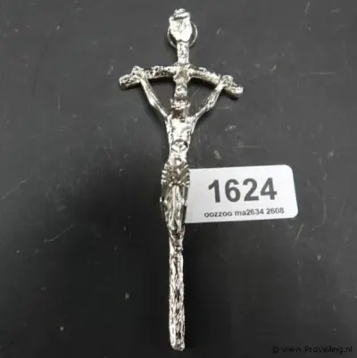 Zilvertinnen crucifix – kavel bij ProVeiling