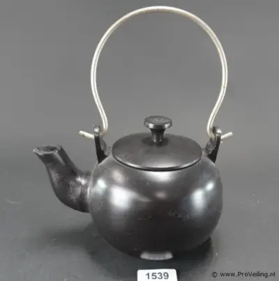 Zware aardewerk theepot – kavel bij ProVeiling