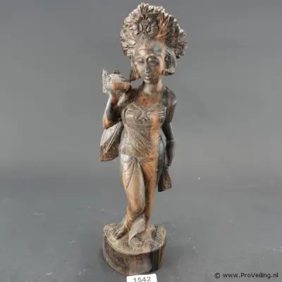 In coromandelhout gesneden Indische dame – kavel bij ProVeiling