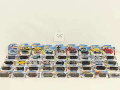 45 Hot Wheels modelauto's in verpakking – kavel bij De Kringwinkel, Antwerpen