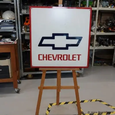 Perspex bord met het klassieke logo van het Amerikaanse automerk \chevrolet – kavel bij ProVeiling, Wageningen