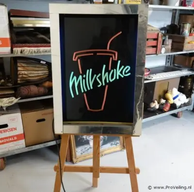 Werkende Milkshake neon verlichting. Werkt – kavel bij ProVeiling, Wageningen