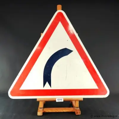 Emaille vintage Frans waarschuwingsbord voor een gevaarlijke bocht naar rechts (type A1a/A1b) Girod Signaux – kavel bij ProVeiling, Wageningen