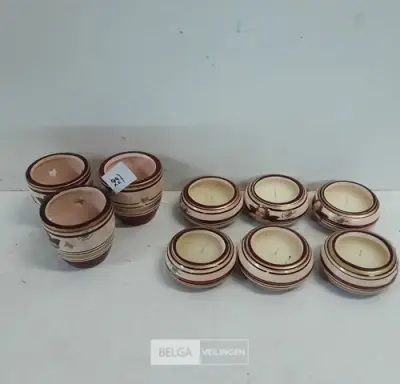 6 x Kaarsje in pot + 3 x T-lichthuisje 7 cm – kavel bij Belga Veilingen, Oudsbergen