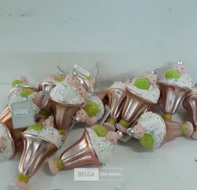 16 x Hangdeco pvc ijsje 14 cm – kavel bij Belga Veilingen, Oudsbergen