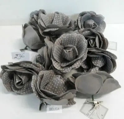 13 x Roos stof grijs met clip 9 cm – kavel bij Belga Veilingen, Oudsbergen