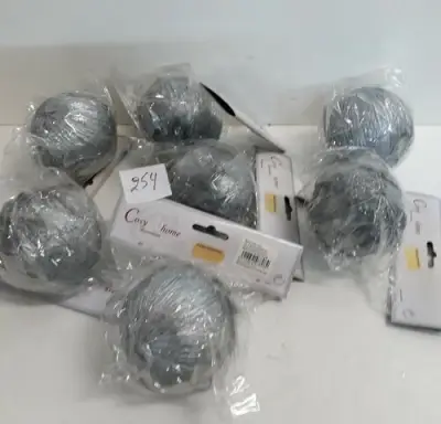 8 x Kerstbal pvc zilver met glitter + pluimen 8 cm – kavel bij Belga Veilingen, Oudsbergen