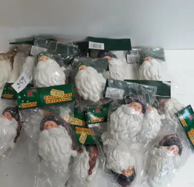 19 x Kerstmanhoofd pvc 11 cm – kavel bij Belga Veilingen, Oudsbergen