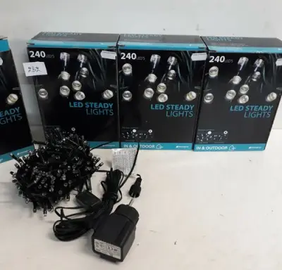 4 x Kerstverlichting LED gekleurd 240L – kavel bij Belga Veilingen, Oudsbergen