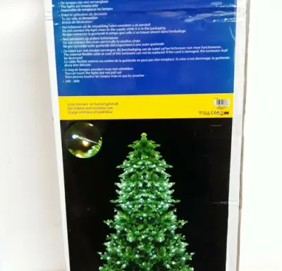 1 x Kerstboom 2,4 M metalen voet groen met 536 LED lampen – kavel bij Belga Veilingen, Oudsbergen