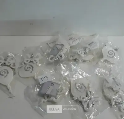 13 x Hangdeco wit/zilver 2 assorti – kavel bij Belga Veilingen, Oudsbergen