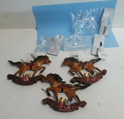 6 x Hangdeco schommelpaard 3 x acryl 3 x color – kavel bij Belga Veilingen, Oudsbergen