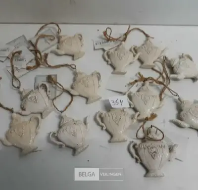 13 x Hangdeco theepot 7 cm – kavel bij Belga Veilingen, Oudsbergen