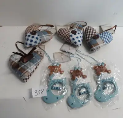 7 x Hangdeco 4 x hartje stof 9 cm + 3 x baby first 10 cm – kavel bij Belga Veilingen, Oudsbergen